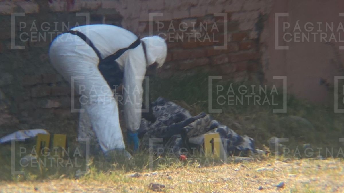 Abandonan cuerpo encobijado en Piletas frente a vecinos que pasaban por un baldío