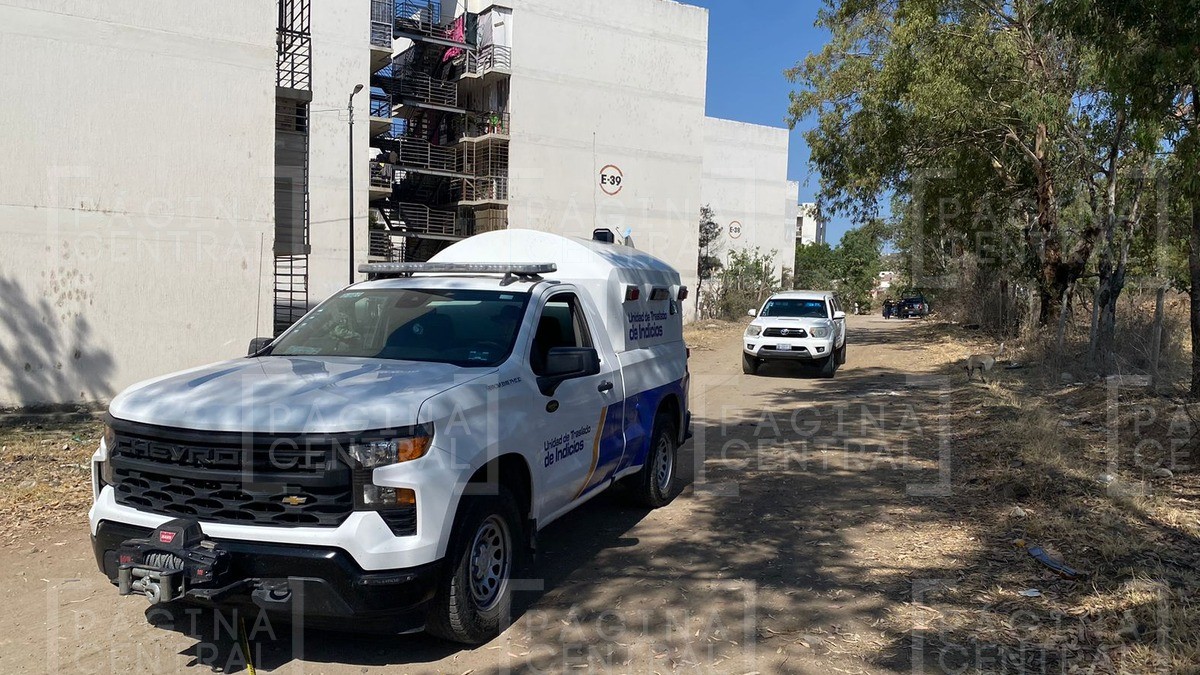 Encuentran un cadáver baleado en terreno baldío de la colonia Cañada del Real