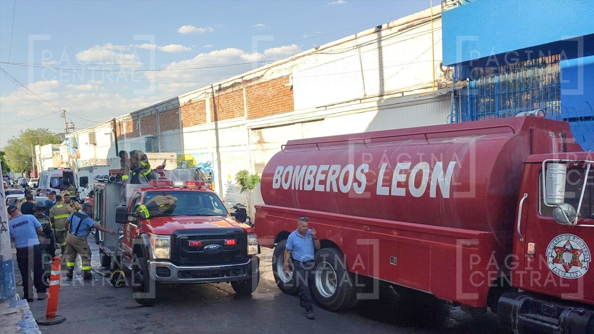 Vivienda se incendia en la colonia Flores Magón; hay varias personas afectadas