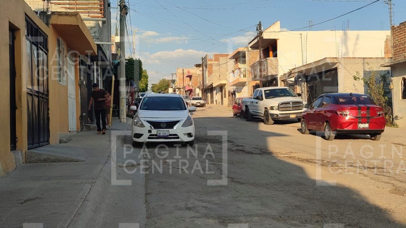 Hombre bajaba de su auto en Lomas del Mirador cuando motosicario se acercó y le disparó