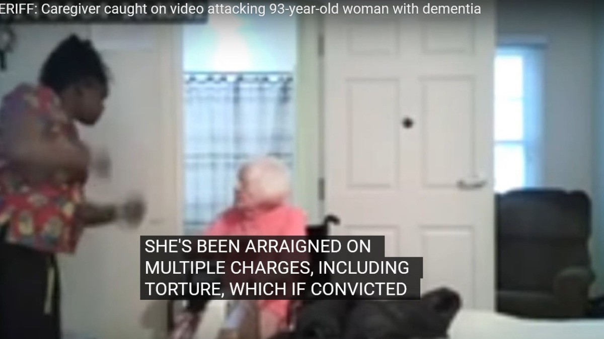 VIDEO Golpea y maltrata a una ancianita de 93 años; era quien la cuidaba