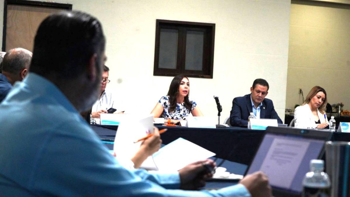 Plantea Yulma Rocha a empresarios del calzado, crear fondo de 800 mdp para PyMES