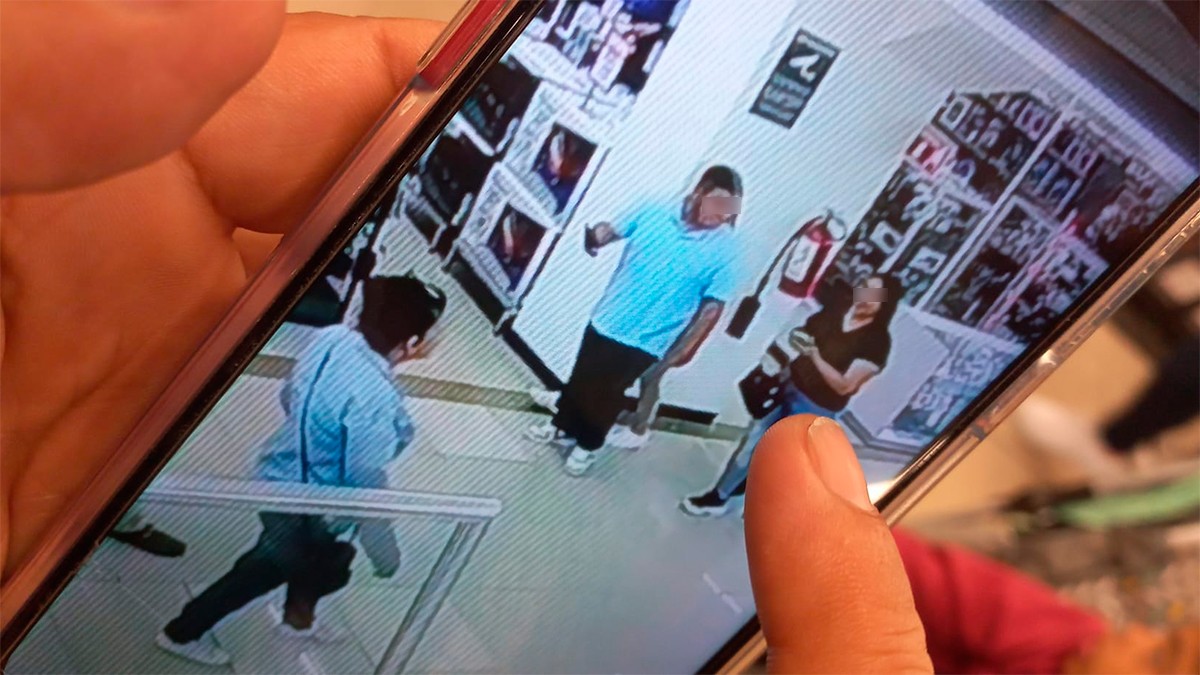 Madre denuncia a pareja en redes sociales por robar un celular a niño con síndrome de Down