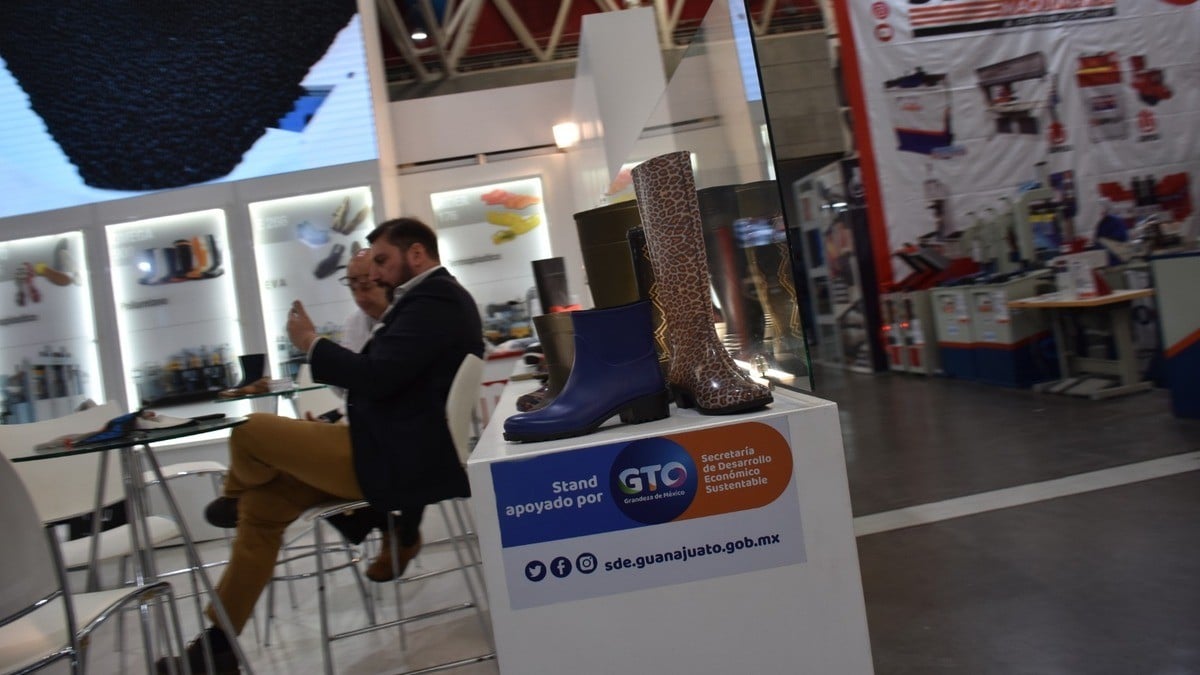 Empresarios buscan unión y estrategias para defender la industria tradicional del calzado