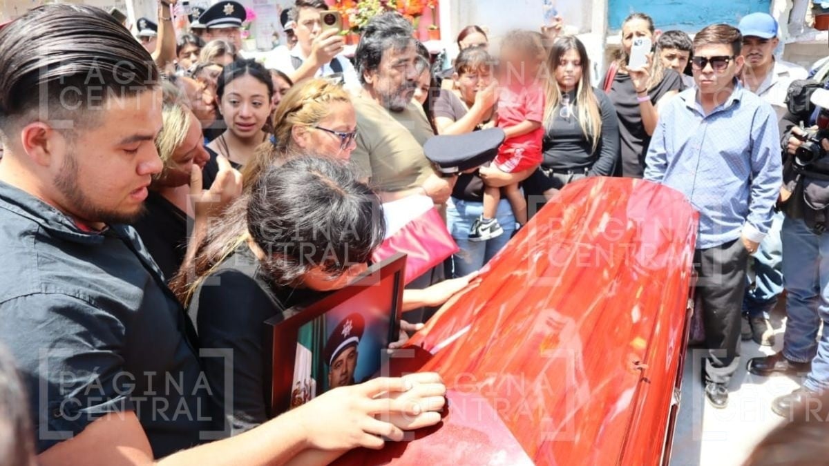 “¡Daniel Arévalo, presente, presente, presente!”, rinden honores a policía asesinado