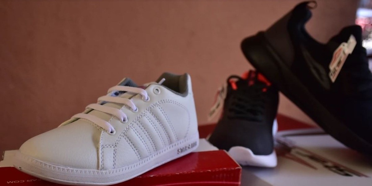 Federación inicia investigación de oficio por afectaciones del calzado chino a México