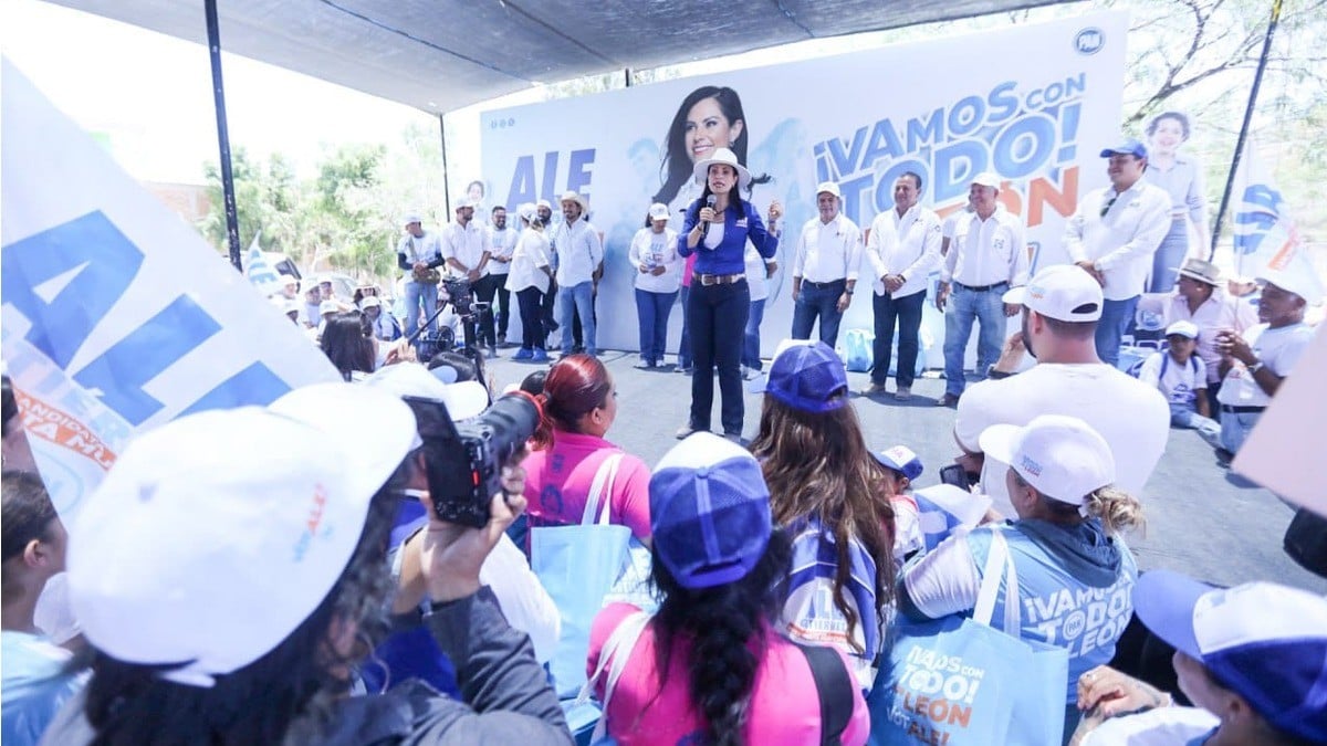 Parques, becas, caminos, trabajo temporal y capacitación, propone Ale a comunidades