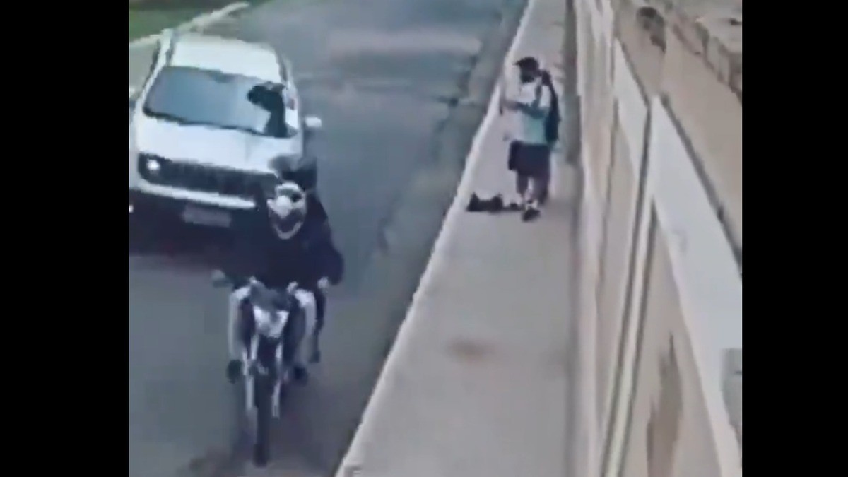 VIDEO ¡Justicia sobre ruedas! Ladrones son arrollados en pleno asalto