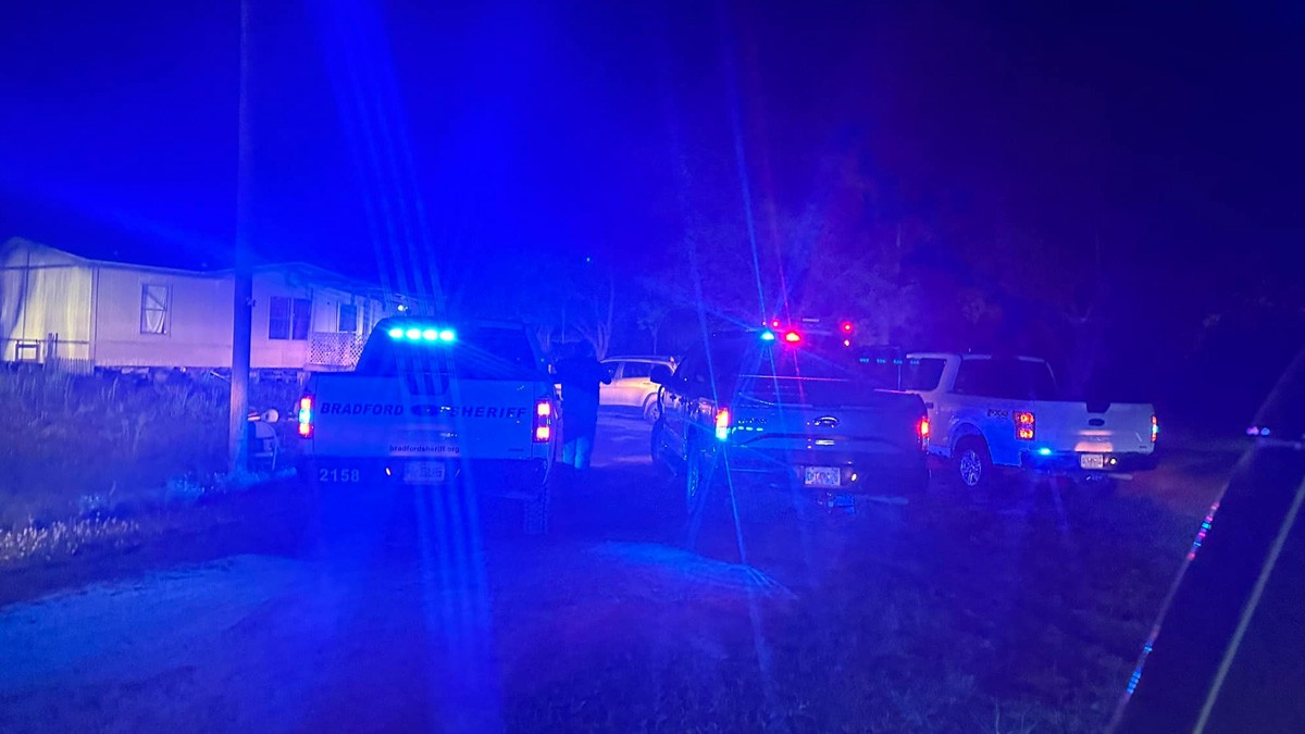 Adolescentes roban una camioneta y policía los vuelca en persecución; todos murieron