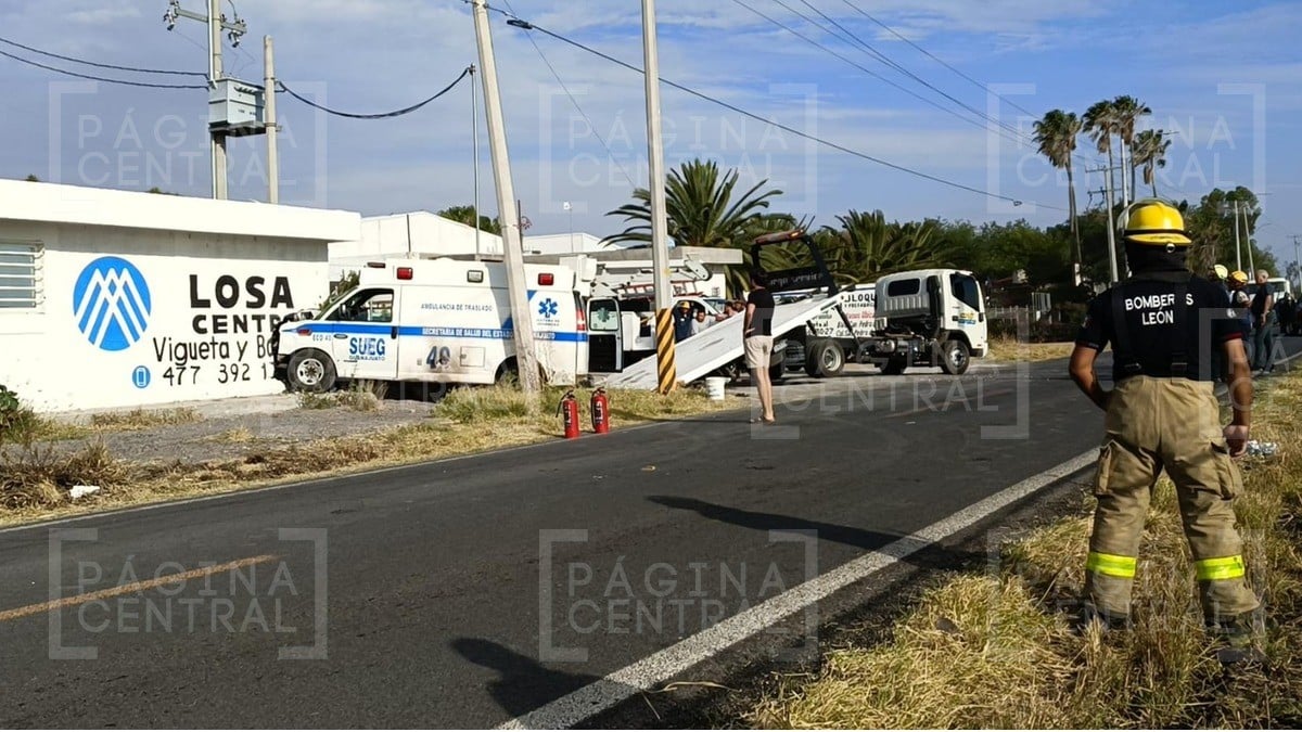 Chocan paramédicos en ambulancia de la SUEG en San Pedro del Monte y van al hospital