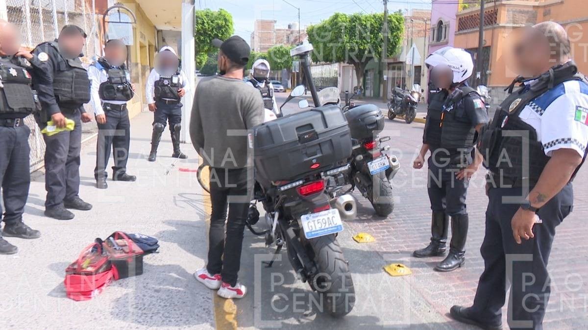 ¡Delincuencia ni en asueto descansa! Aprovecha desfile para robar baterías de automóviles