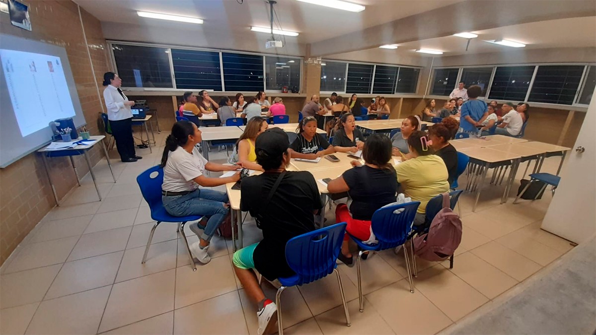 Escuela para Padres: una iniciativa que busca mejorar la relación entre papás e hijos