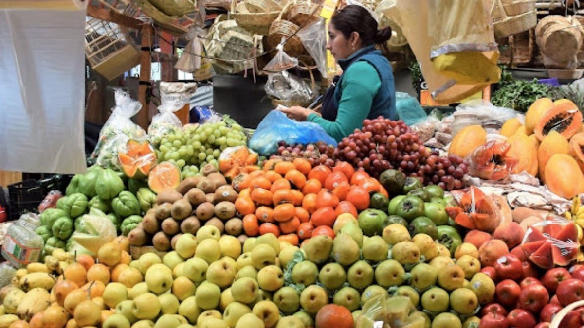 ¿A dónde vamos a parar? Diputado exige actuar ante alza en precios de frutas y verduras