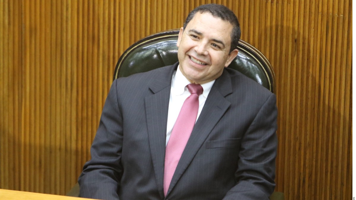 Acusa EU a demócrata por soborno de Banco Azteca