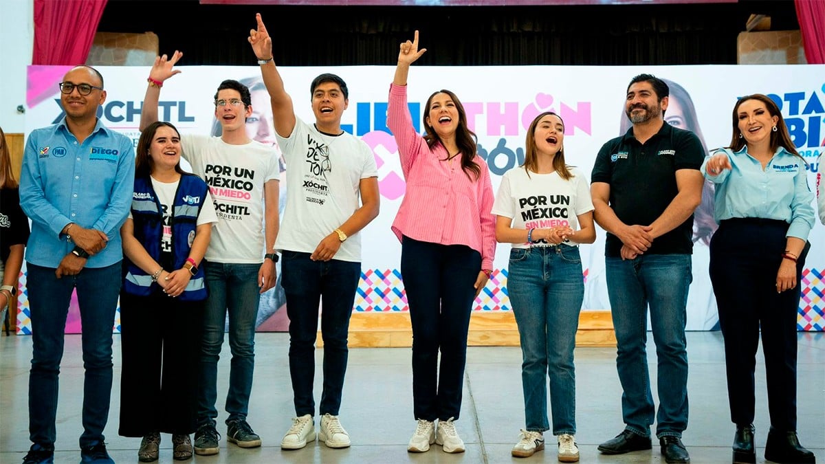 Libia Dennise escucha a los jóvenes y se compromete con ellos