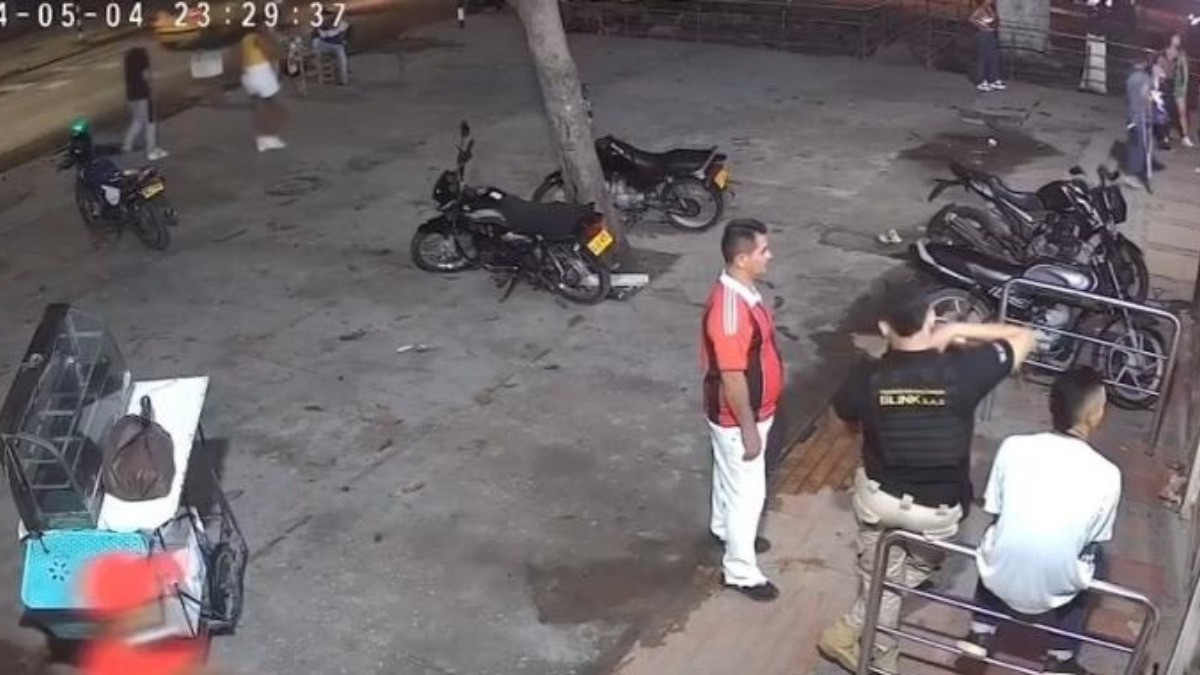 VIDEO Captan asesinato de guardia de seguridad, le dan balazo por la espalda en la cabeza