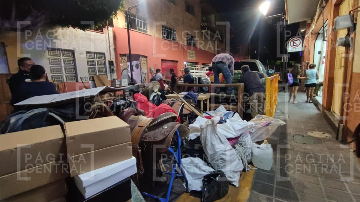 Desalojan a familias y locatarios de un edificio en San Juan de Dios