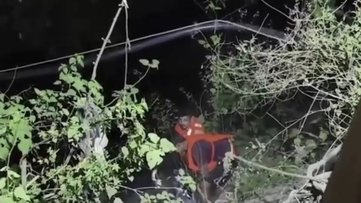 Filtran VIDEO del rescate del cuerpo del niño arrojado por mamá a un lago con cocodrilos