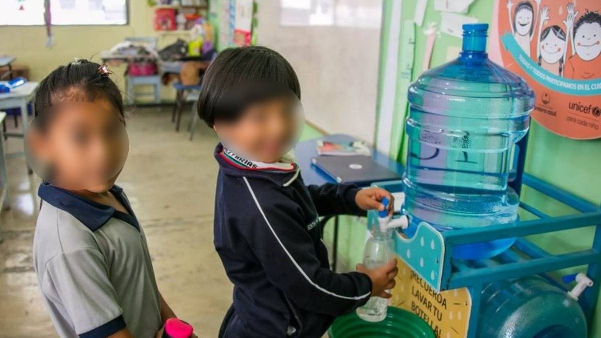 ¡Urgente!, protege a tu hijo de la ola de calor mándale más agua a la escuela