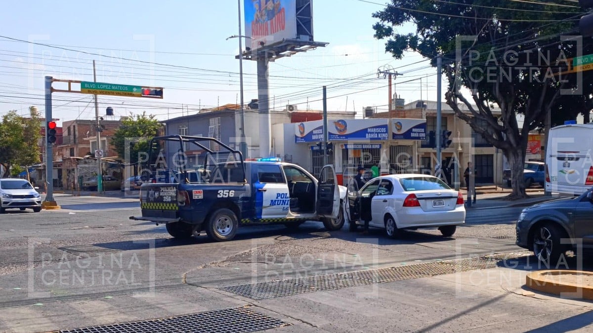 Patrulla protagoniza aparatoso choque sobre el bulevar Vicente Valtierra