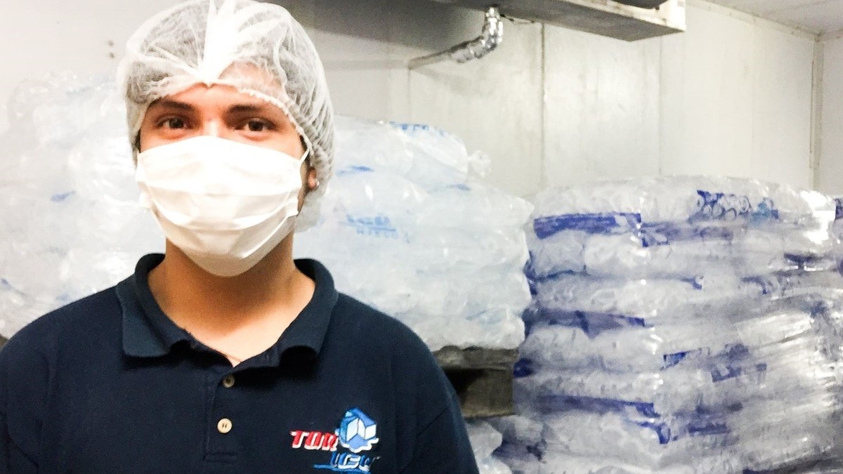 ¿Habrá escasez de hielo este año ante ola de calor? Esto dicen los productores