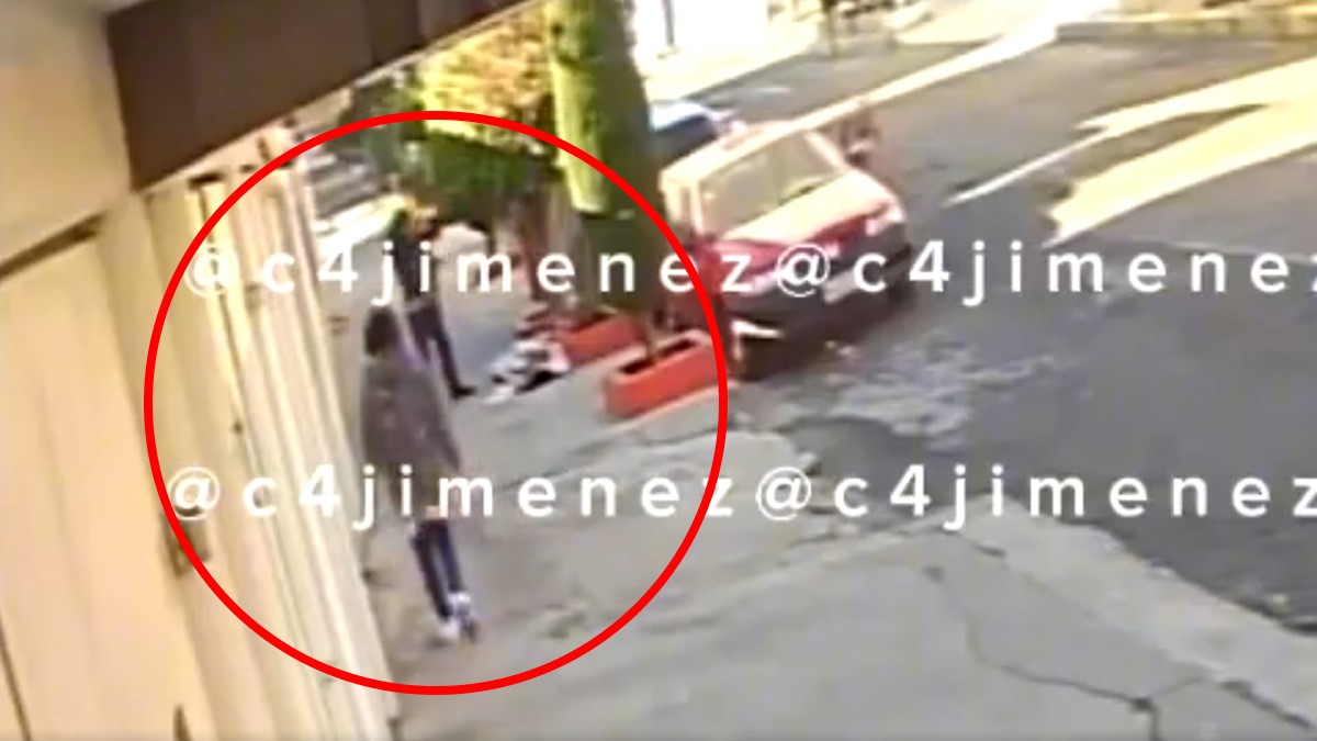 VIDEO Graban otra golpiza brutal de indigente a una mujer; sigue libre y agrediendo