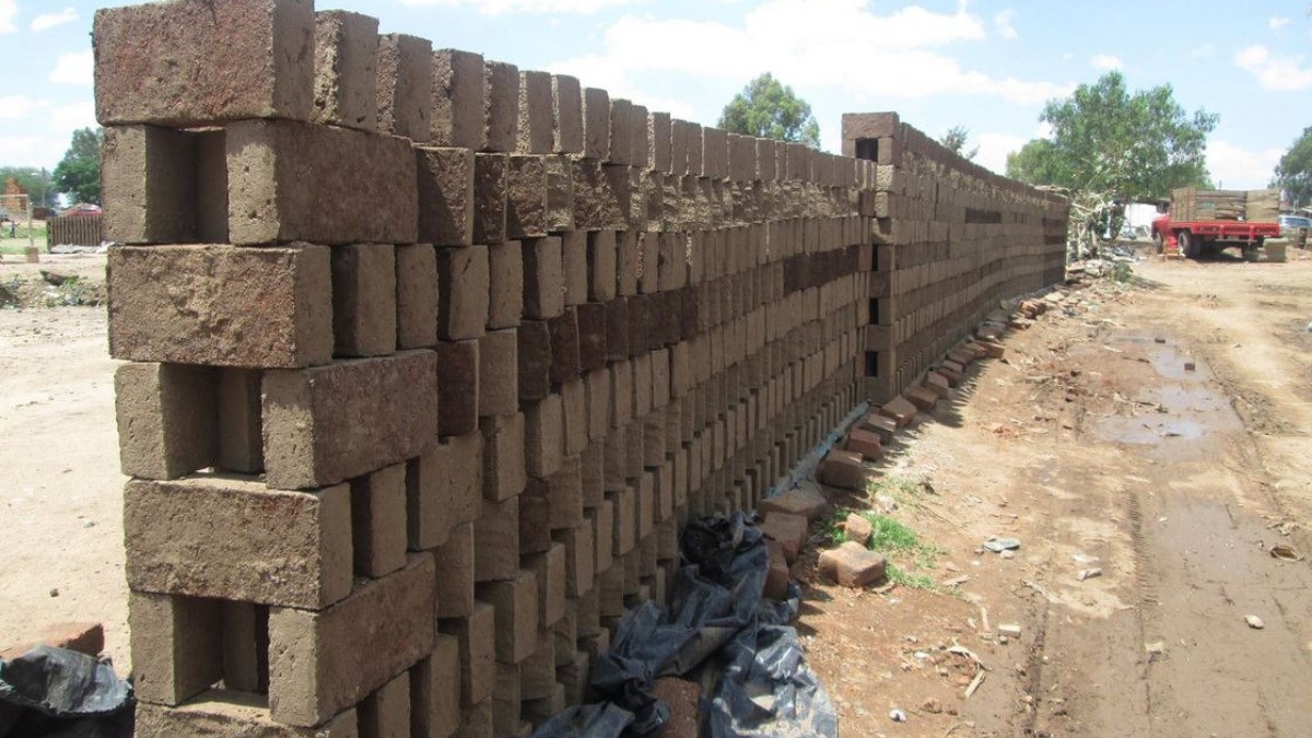 Ladrilleros de León tienen certeza jurídica sobre sus predios