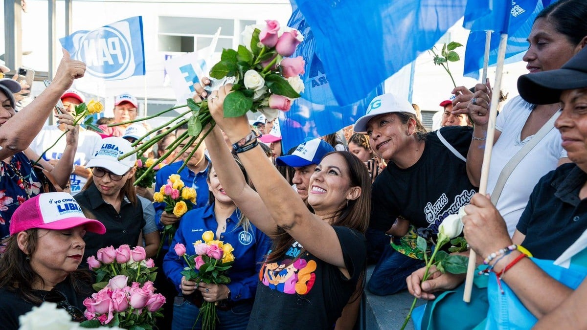 Libia Dennise celebra a las mamás con flores desde Rivera de la Presa