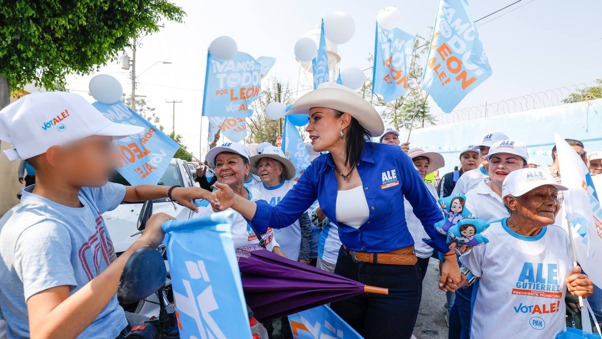 Pavimentaciones, tomas de agua y becas, promesas de Alejandra en Santa Rosa Plan de Ayala