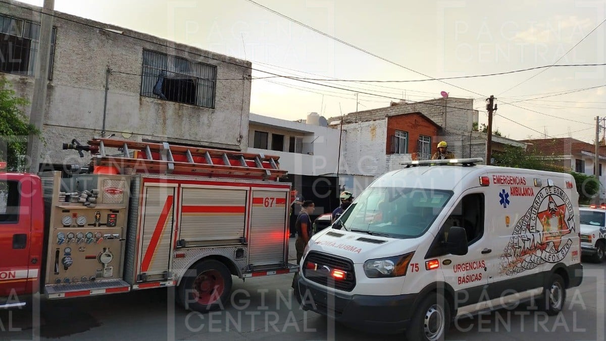 Colonia Manzanares: Trabajadora quiso apagar incendio en bodega de calzado; resulta herida