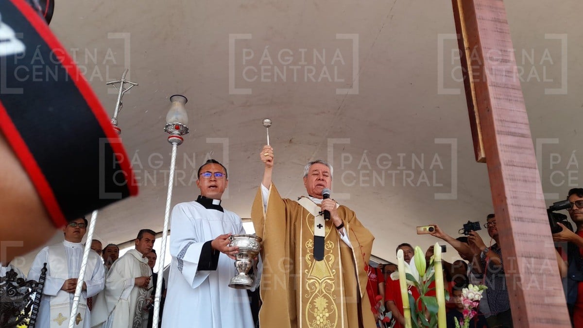 Oran más de mil personas en la presa El Palote para que lleguen las lluvias