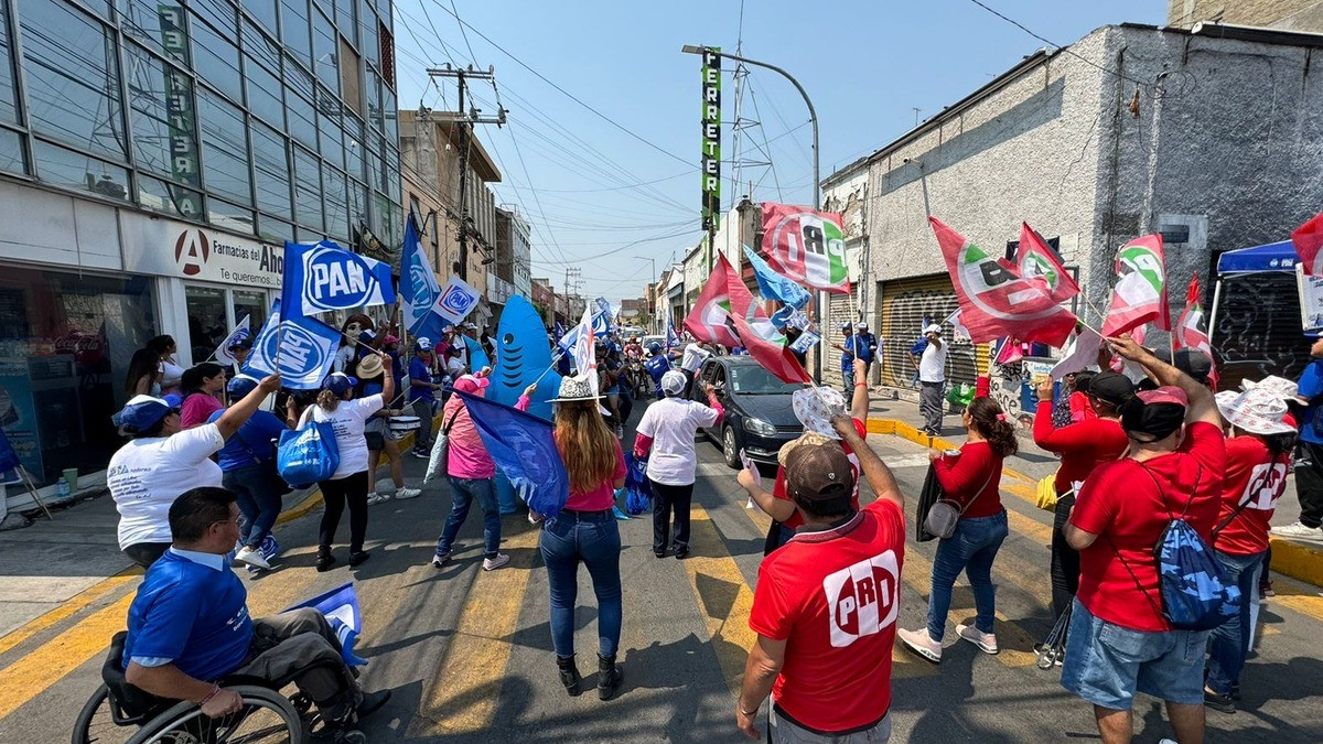 Xochilovers promueven el voto desde un crucero de Celaya