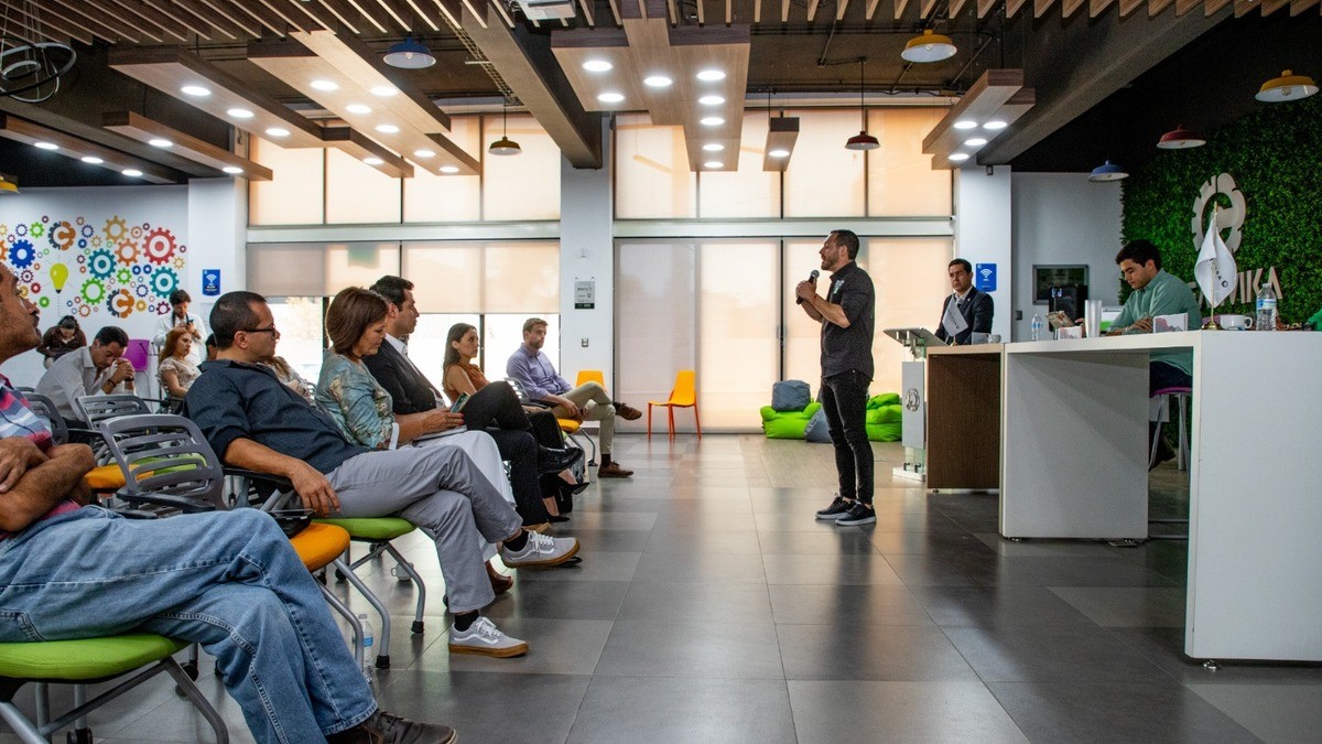 Expone Gerardo Fernández proyectos de seguridad y desarrollo ante empresarios