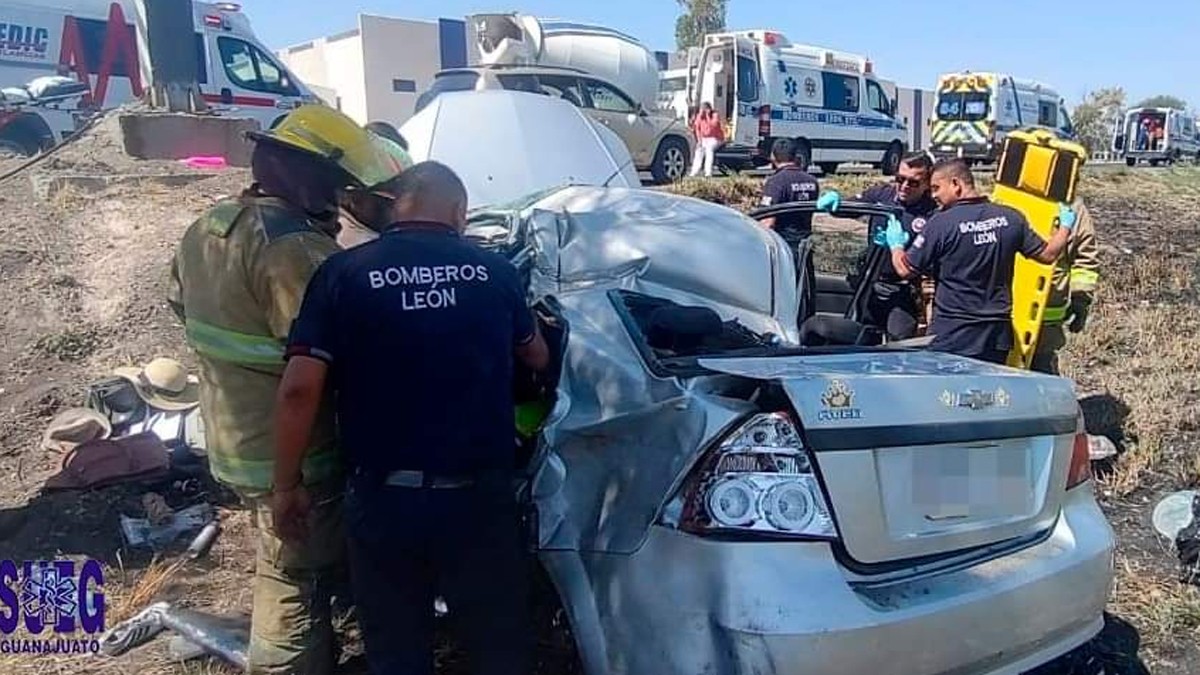 Volcadura en la León-Aguascalientes deja cuatro heridos, entre ellos un menor