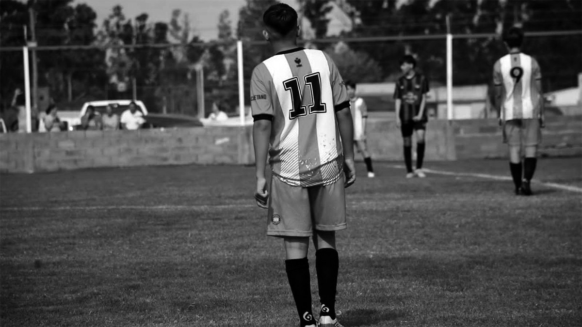 “¡Te vamos a extrañar!” Joven jugador muere en pleno entrenamiento de futbol