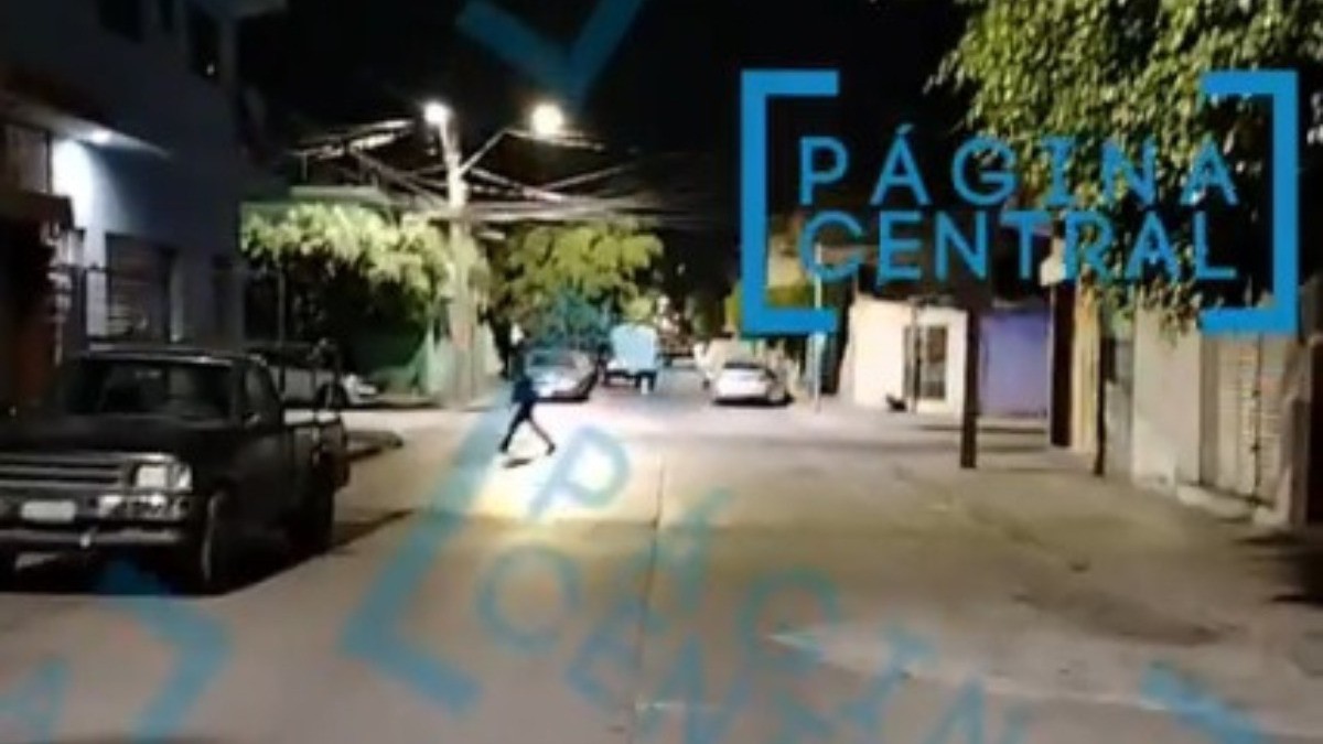 Arrojan desde un carro un cuerpo envuelto en cobijas a una calle de Vista Hermosa