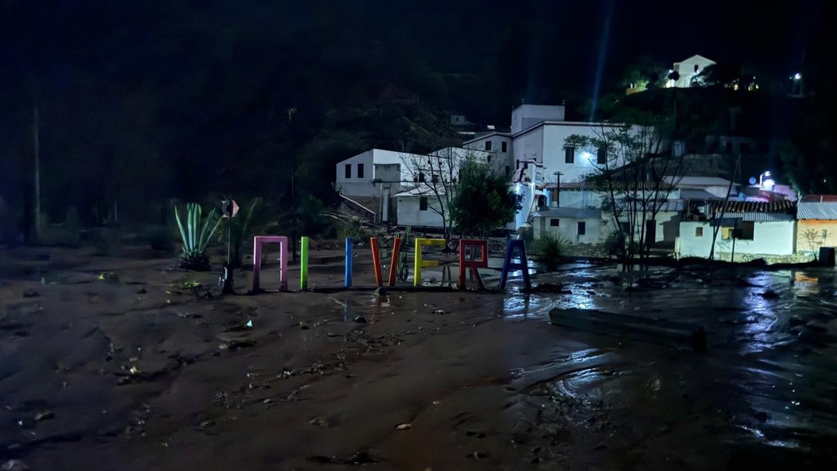 Deslave sepulta barrios enteros con lodo y piedras; hay tres muertos, incluido un menor