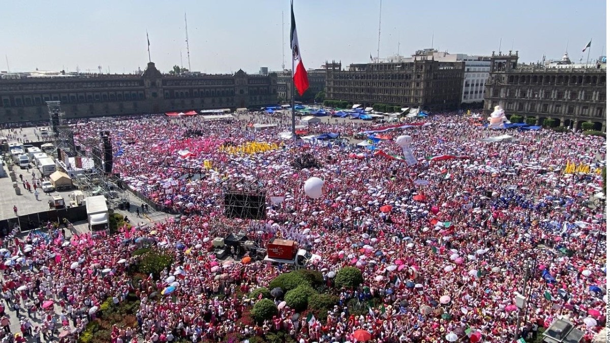 Hay libertades, dice AMLO tras concentración de 'Marea Rosa'
