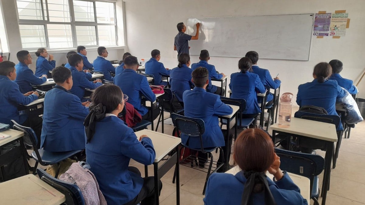 ¿Cómo es estudiar en una prepa militarizada?