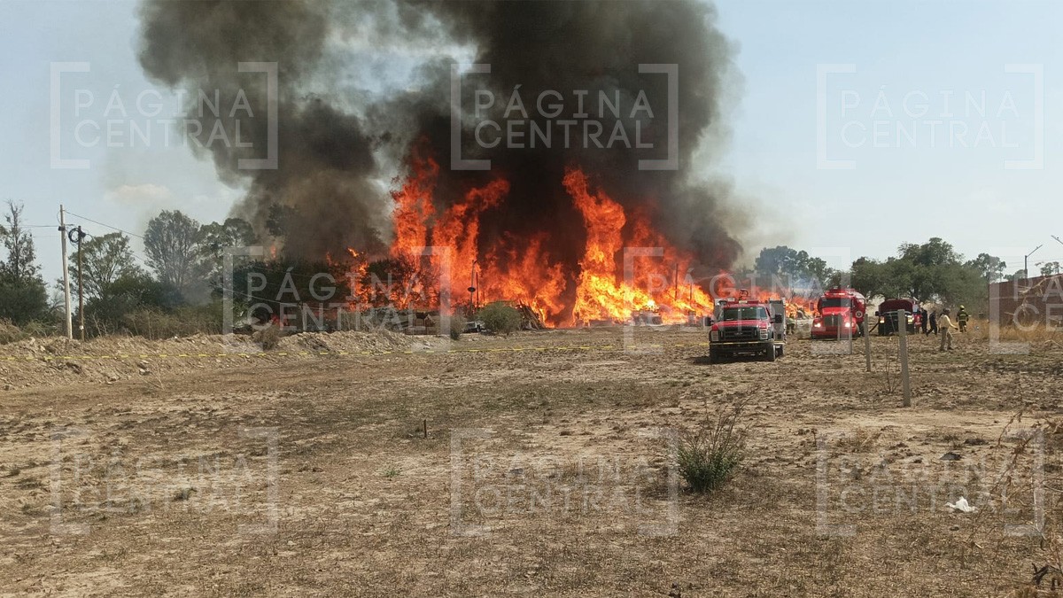 Incendio consume una maderería en San José del Clavel