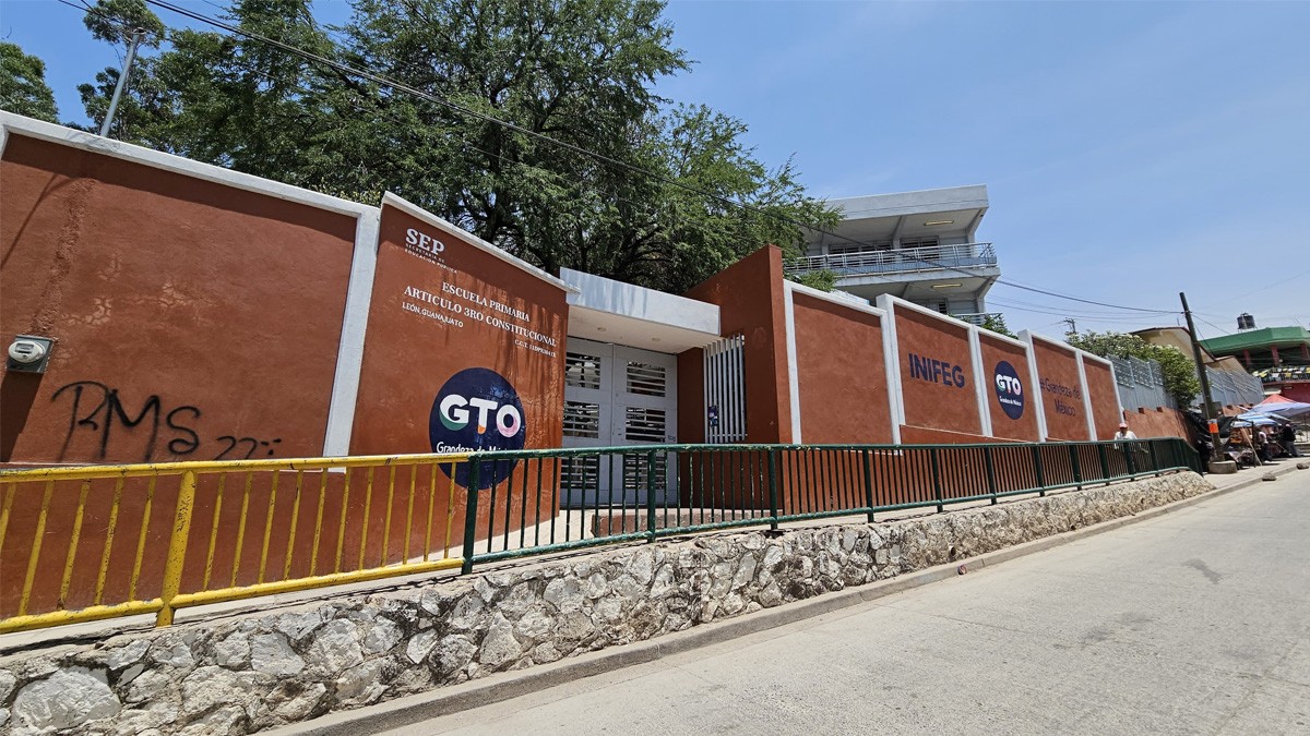 Rescatan a niño que estaba solo en una escuela de León la noche de este lunes