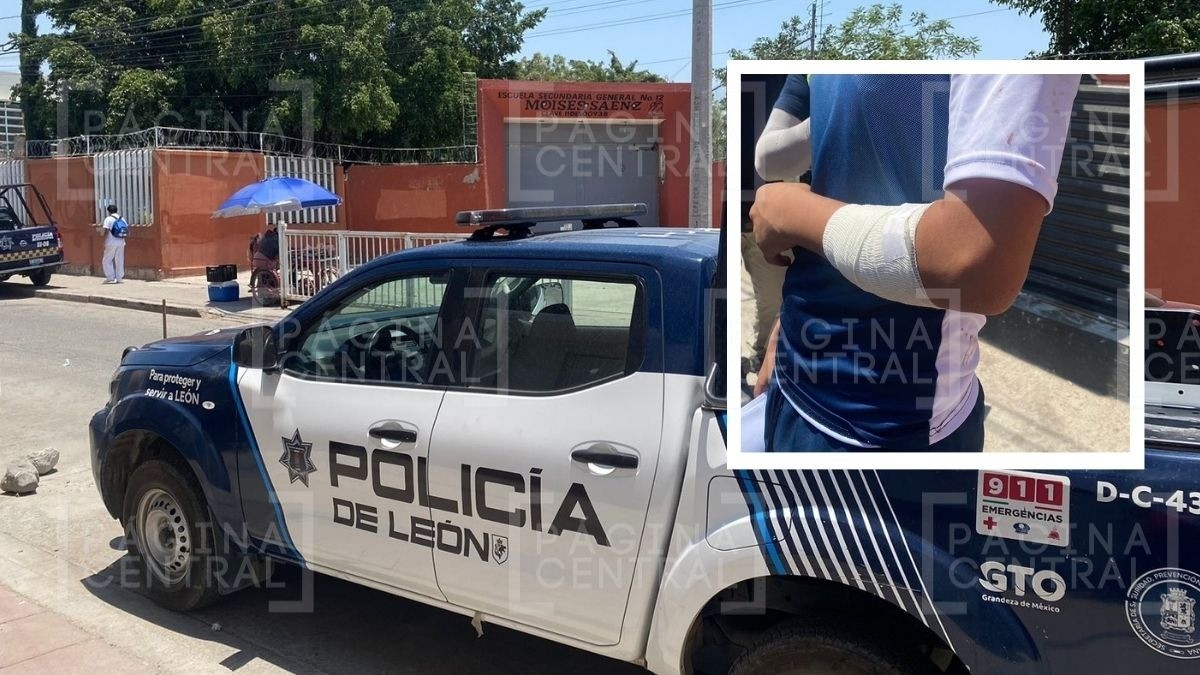 Pelean alumnos de escuela en León l y uno recibe navajazo; maestro lo lleva a la Cruz Roja