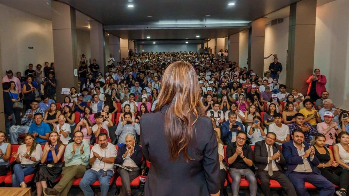 Insiste Libia ante jóvenes de su alma mater votar a conciencia este 2 de junio