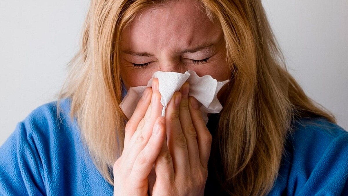 ¿Te limpias la nariz con papel de baño? No debes hacerlo por esta razón