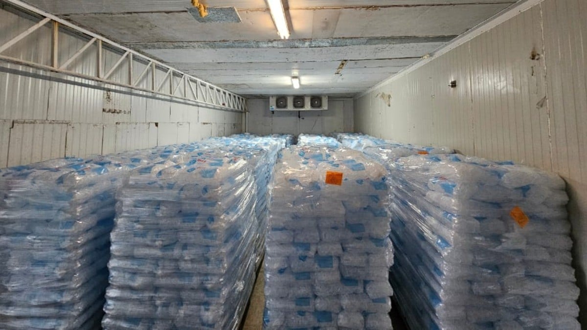 ¡Escasez de hielo pone a sudar otra vez a consumidores!