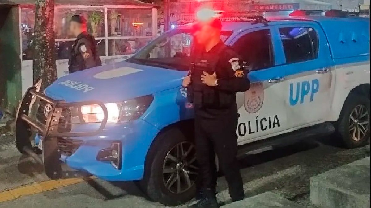 Adolescente mata a sus padres adoptivos con un martillo y les prende fuego