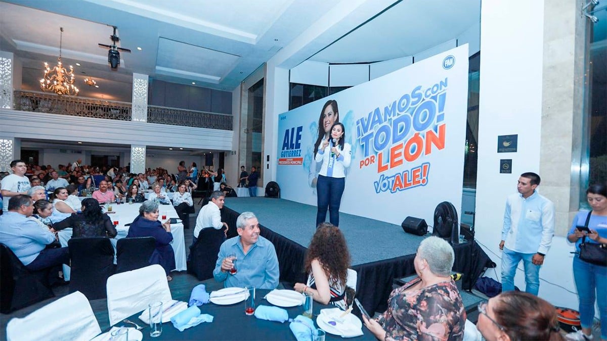 Propone Alejandra Gutiérrez a maestros, más seguridad y más becas para alumnos