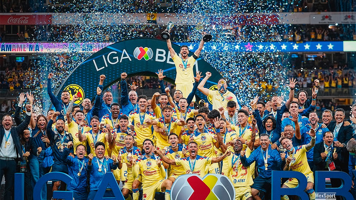 América se corona con un polémico penal