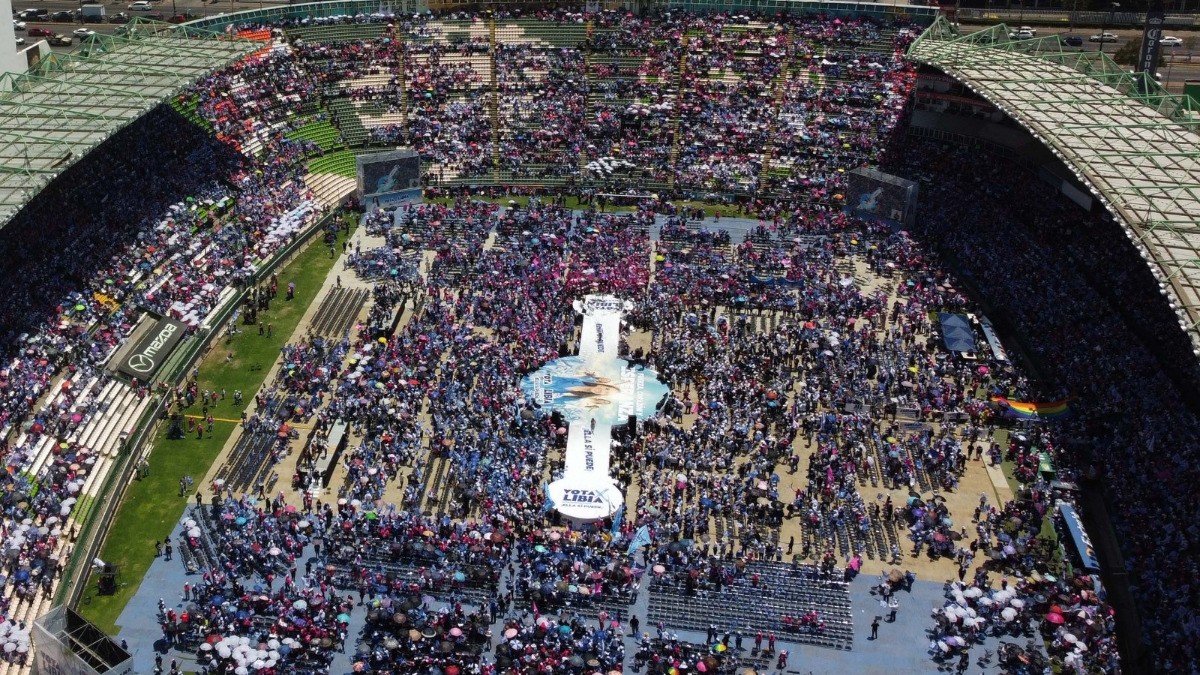 Abarrotan miles de leoneses el Estadio León para cerrar la campaña de Libia García