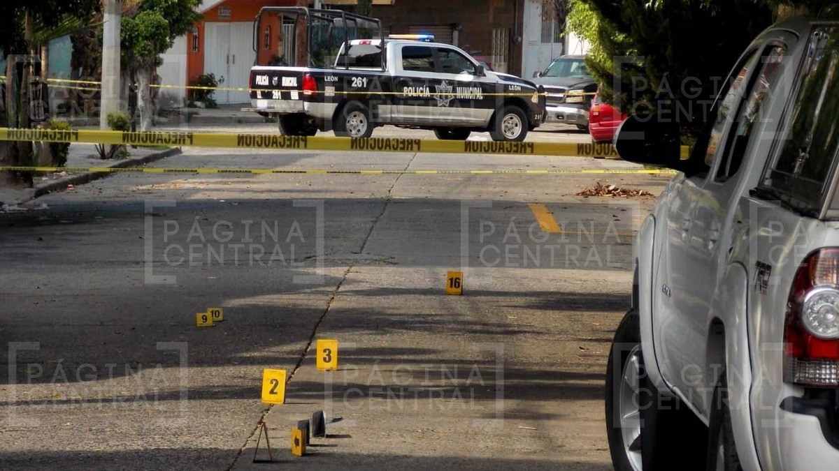 Perciben fuertes olores en una casa y hallan cuerpo colgado y encintado en Loma Bonita